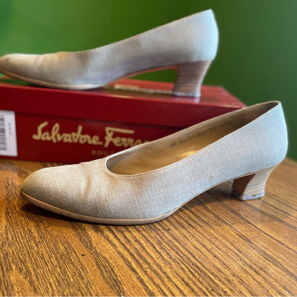 Ferragamo pumps - Picture 1 of 5